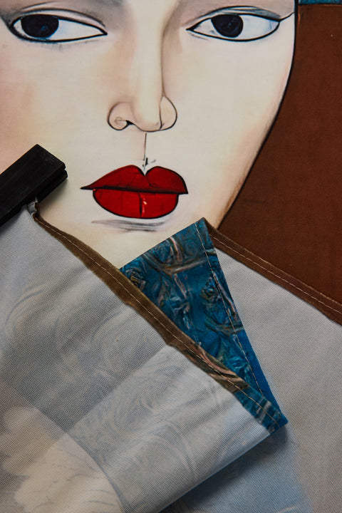 Au Revoir - Tela Stampa Donna Sfondo Marrone 115X153