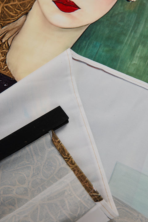 Bonne - Tela Stampa Donna Con Sfondo Sfumature Del Verde 115X153