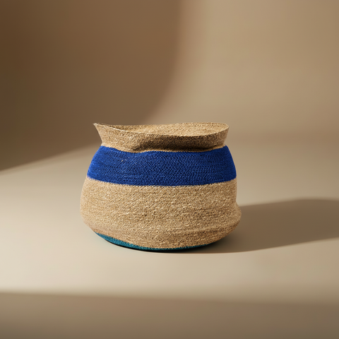 Cesta Pancia Rafia Blu - Sfondo Neutro