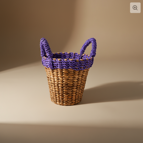 Cesta viola sfondo beige stile riferimento