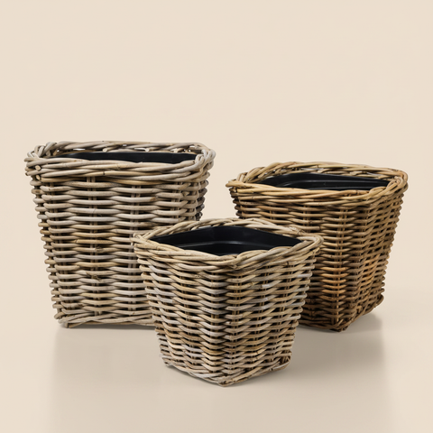 Ceste rattan sfondo beige con ombra