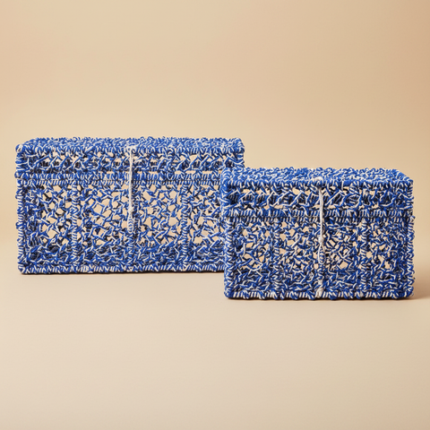 Cestini blu sfondo beige
