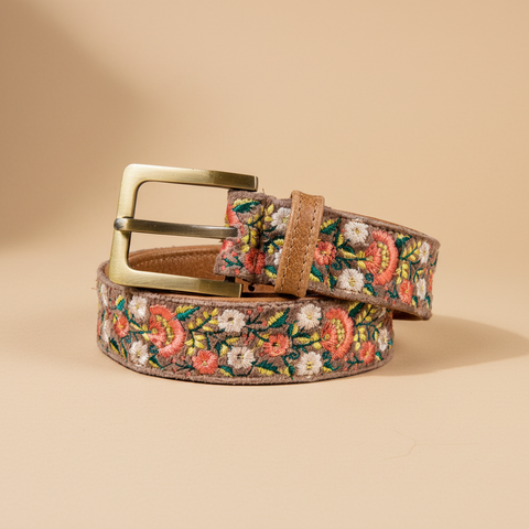 Cintura Skagit marrone su sfondo neutro