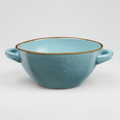 Ciotola azzurra su sfondo grigio