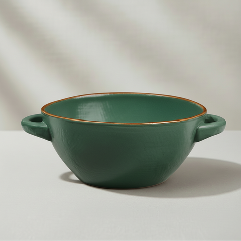 Ciotola ceramica verde con sfondo grigio