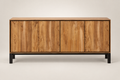 Credenza Alella su fondo neutro, versione catalogo