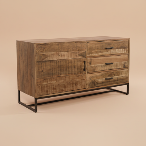 Credenza industriale su sfondo neutro