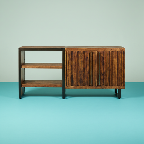 Credenza su pavimento teal
