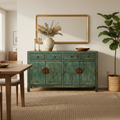 Credenza verde patinata ambientata