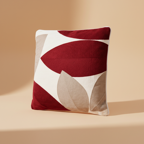 Cuscino astratto verticale su sfondo beige