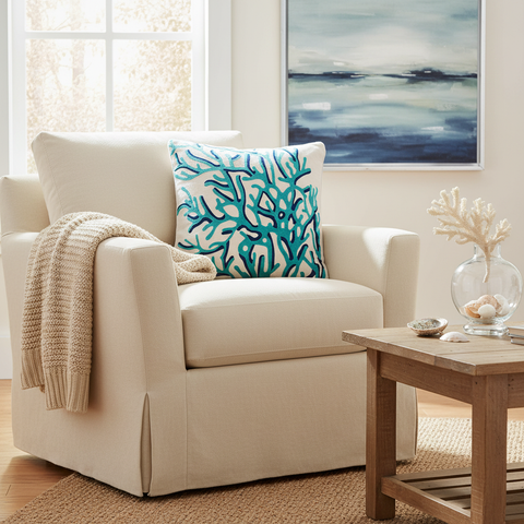 Cuscino corallo in ambiente living coastal