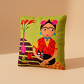Cuscino Frida Kahlo folk art verde lime su sfondo beige
