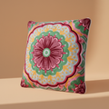Cuscino mandala verticale su sfondo beige