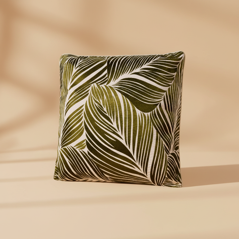 Cuscino su sfondo beige