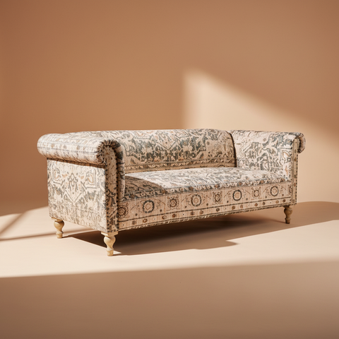 Divano Chesterfield persiano sfondo beige