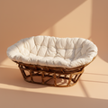 Divano papasan rattan su sfondo beige