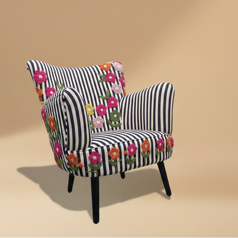 Flora su sfondo beige - meno zoom