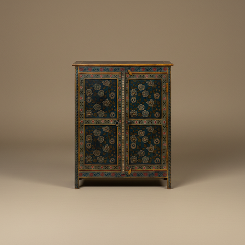 Frida Credenza Blu - Sfondo neutro caldo