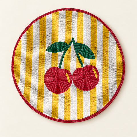 FRUITFUL - SOTTOPIATTI CILIEGIA SET 1/4 RICAMATI CON PERLINE - su fondo avorio con ombre morbide