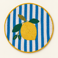 FRUITFUL - SOTTOPIATTI LIMONE SET 1/4 RICAMATI CON PERLINE - su fondo avorio con ombre morbide