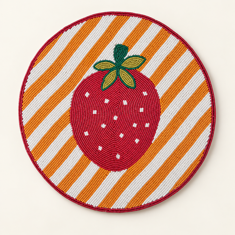 FRUITFUL - SOTTOPIATTI FRAGOLA SET 1/4 RICAMATI CON PERLINE - su fondo avorio con ombre morbide