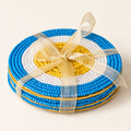 FRUTIFUL - SOTTO BICCHIERI SET 1/4 BLUE E BIANCHI CON PERLINE - su fondo avorio con ombre morbide