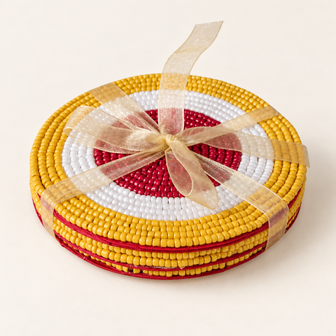 FRUITFUL - SOTTOBICCHIERI SET 1/4 CON PERLINE - su fondo avorio con ombre morbide