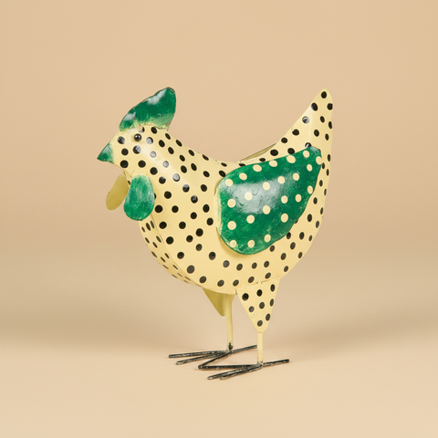 Gallina decorativa su sfondo beige