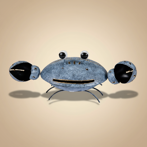 Granchio decorativo azzurro su sfondo beige