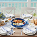 Vassoio pesce blu e bianco su tavola mediterranea