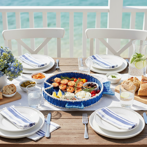 Vassoio pesce blu e bianco su tavola mediterranea