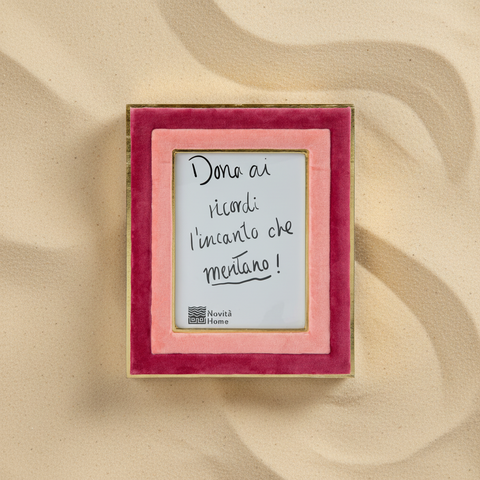 Cornice Eibsee su sfondo neutro beige sabbia