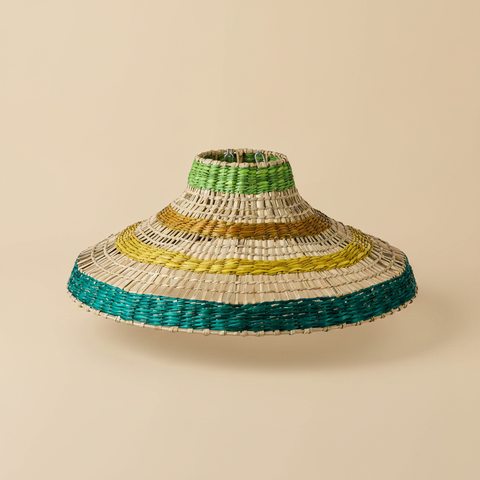 Paralume seagrass verde multiriga sfondo beige con ombra