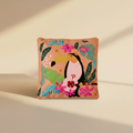 Cuscino Embroidery Tucano sfondo beige