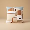 Cuscino decorativo su sfondo neutro beige sabbia