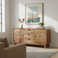 Credenza Leeds in acacia massello 3 cassetti e 2 sportelli ambientata in soggiorno