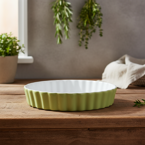 Stampo crostata ceramica verde salvia ambientato in cucina rustica