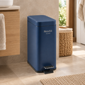 Pattumiera Daily Trash Blue Fusion ambientata in un bagno contemporaneo