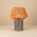 Lampada fungo decorativa arancione e grigia in corda intrecciata - sfondo beige