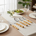 Set posate Chatelet con manico bambù su tavola elegante