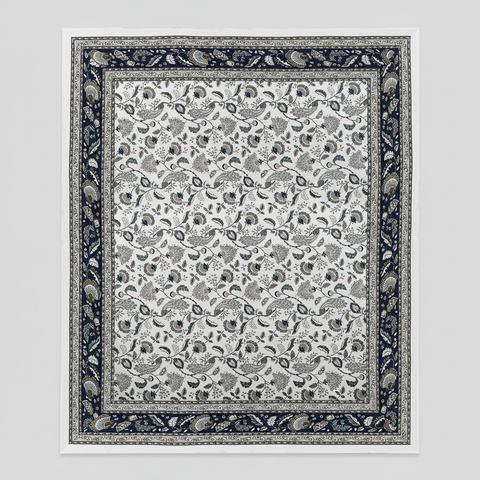 Mezzero Atene in cotone con pattern floreale bianco e nero - sfondo grigio