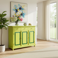 Credenza Greenfield in ambiente living moderno con decorazioni