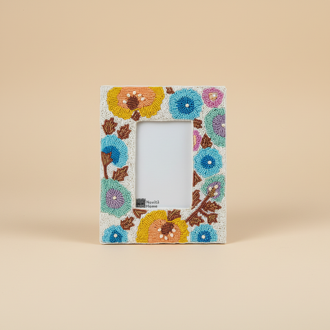 Porta foto Pehoe con perline fantasia floreale blu su sfondo beige