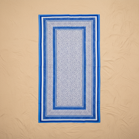 Mezzero copriletto Dorgali in cotone con decorazioni blu e bianche paisley