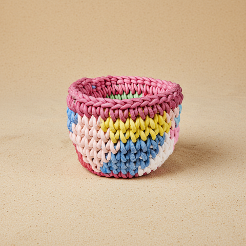 Cestino Ceste Maglia in corda di nylon multicolor intrecciato a mano con bordo macramé