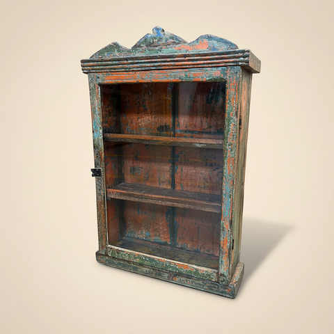 Pensile originale vintage legno multicolore su sfondo beige