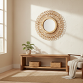 Specchio Kyoto sunburst appeso a parete in ambiente bohemien