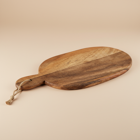 Tagliere Ovale Legno Riciclato – sfondo beige con ombra