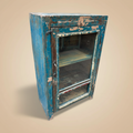Vetrinetta originale vintage turchese su sfondo beige