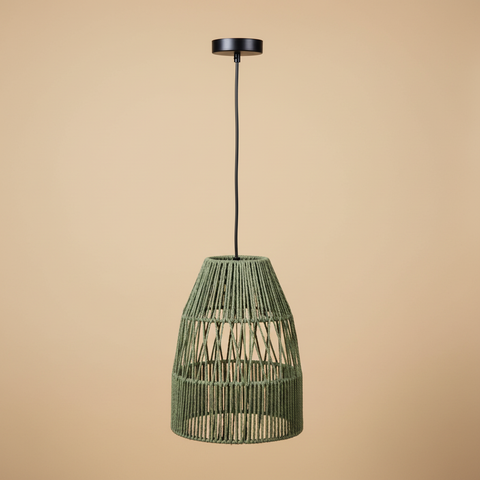 Lampadario Cartagena in rattan verde salvia intrecciato a mano con struttura in ferro nero